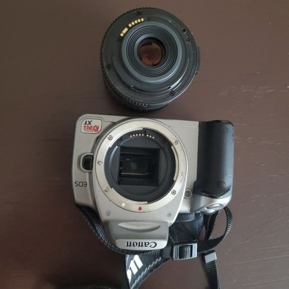 Canon EOS Digital Rebel XT EFS 18-55 mm - Picture 8 of 14